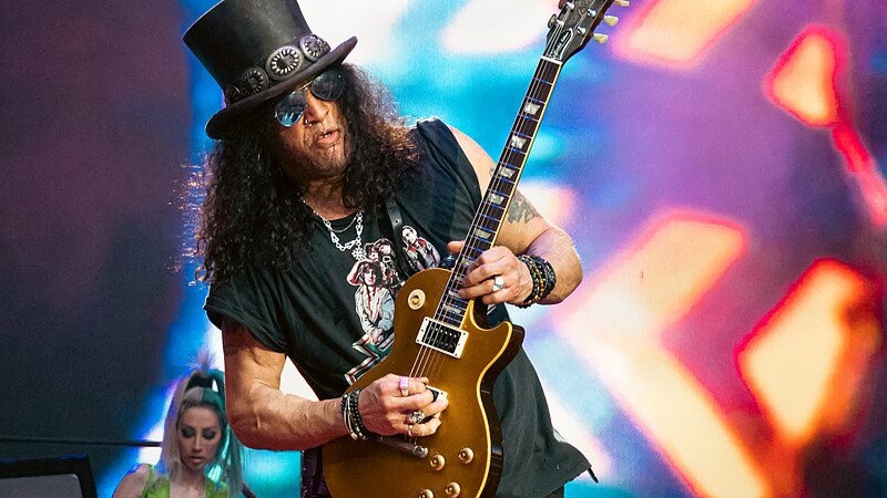 1 Slash live in, tags: von guns n’ - CC BY-SA