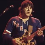 Guitarist Terry Kath and the band Chicago tear it up during an explosive jam on "To Be Free" as part of the "Ballet for a Girl in Buchannon" performed during the band's 1977 tour in Amsterdam, Holland and Uniondale, NY., tags: von - youtube