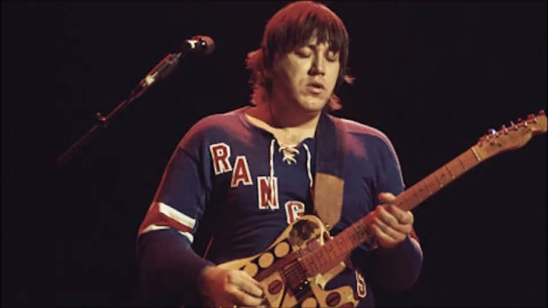 Guitarist Terry Kath and the band Chicago tear it up during an explosive jam on "To Be Free" as part of the "Ballet for a Girl in Buchannon" performed during the band's 1977 tour in Amsterdam, Holland and Uniondale, NY., tags: von - youtube